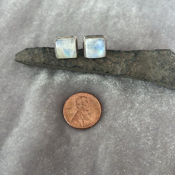 Sundance Curve Of The Moon Earrings - Picture 6 of 6